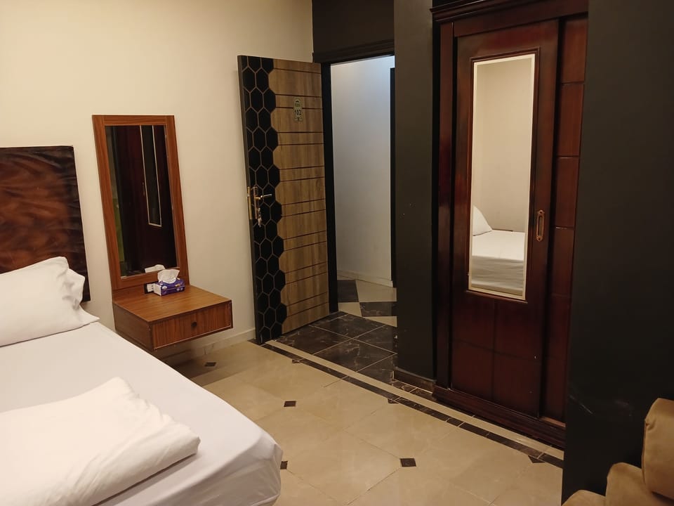 Deluxe Double Room | Soundproofing, iron/ironing board, free WiFi, bed sheets