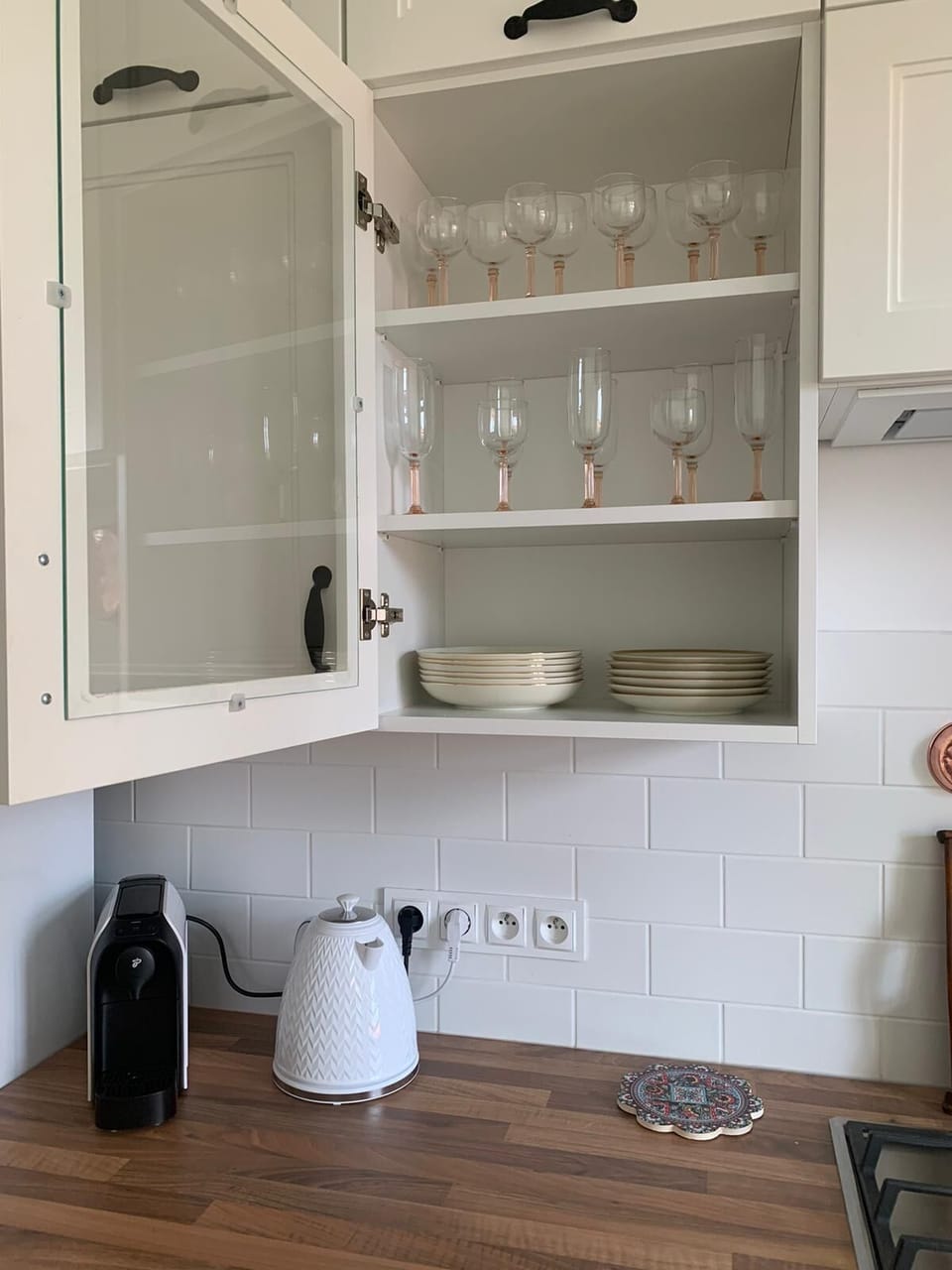 A fully equipped kitchen