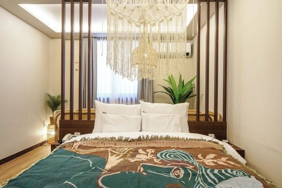 VIP | Premium bedding, individually decorated, individually furnished, desk
