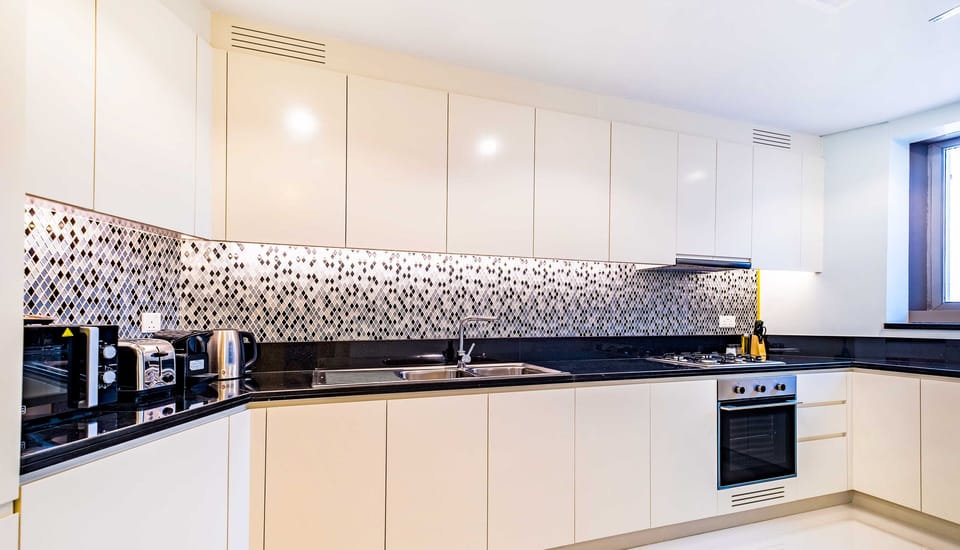 Apartment, Balcony, City View | Private kitchen | Electric kettle