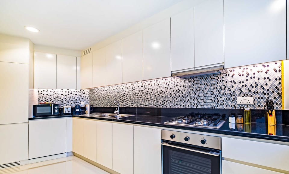 Apartment, Balcony, City View | Private kitchen | Electric kettle