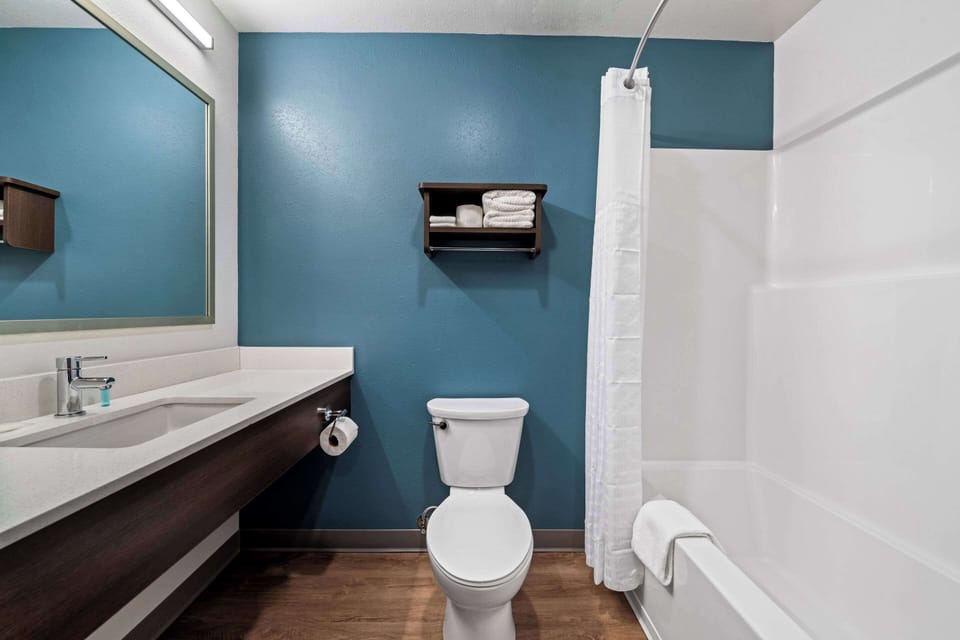 Standard Room, 1 King Bed, Non Smoking | Free WiFi