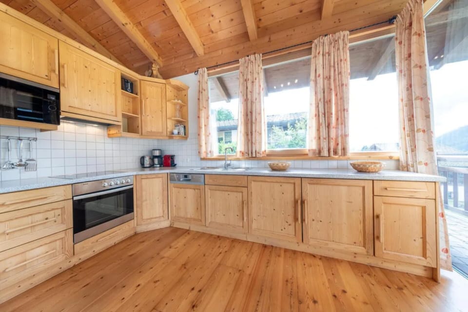 House | Private kitchen | Coffee/tea maker, fridge, microwave, oven