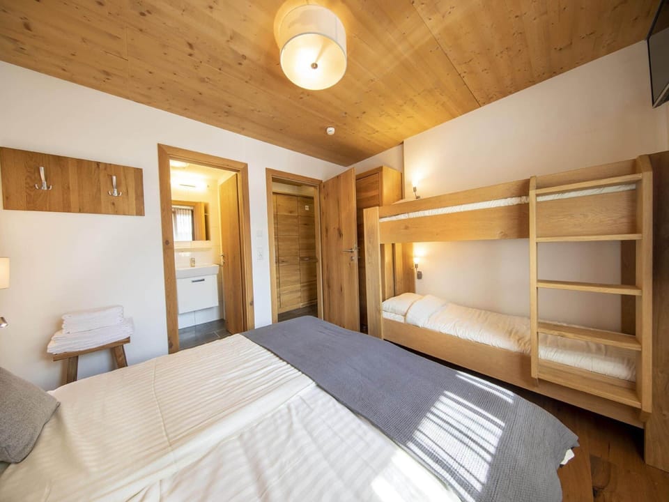 Apartment | 3 bedrooms, individually furnished, bed sheets