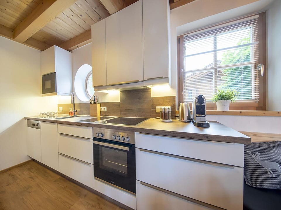 Chalet | Private kitchen | Fridge, microwave, oven, dishwasher