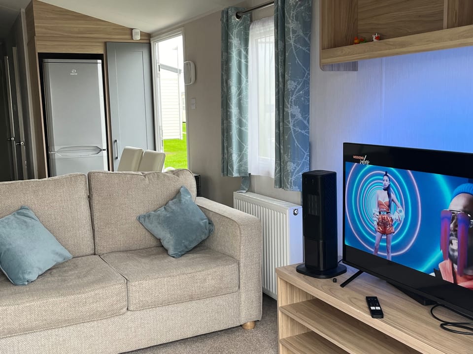 Apartment | Living area | TV