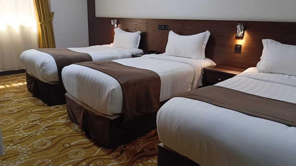 Triple Room | In-room safe, blackout drapes, WiFi (free)