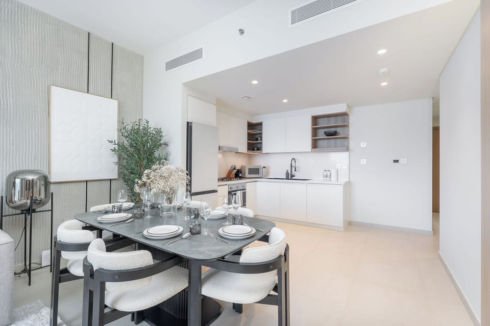 Standard Apartment, Balcony, City View | Dining room