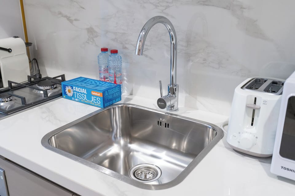Comfort Studio, Balcony, City View | Private kitchen | Fridge, microwave, oven, stovetop