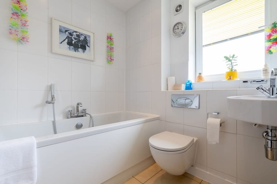 Host Stay Kingscote Townhouse Apartment in Brighton