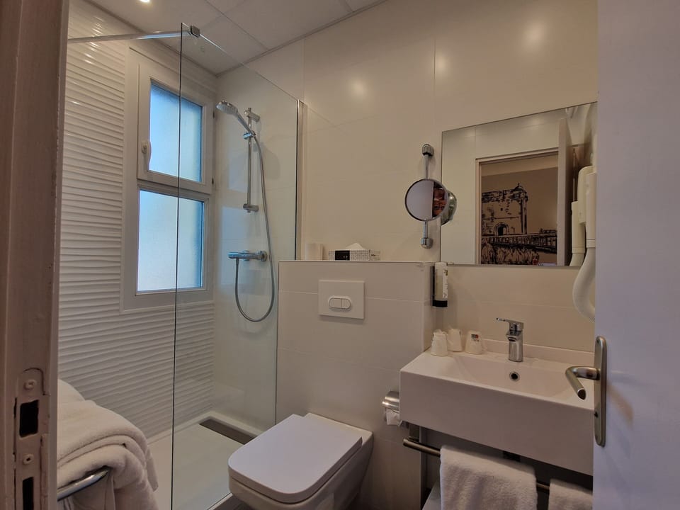 Standard Double Room | Bathroom | Hair dryer, towels