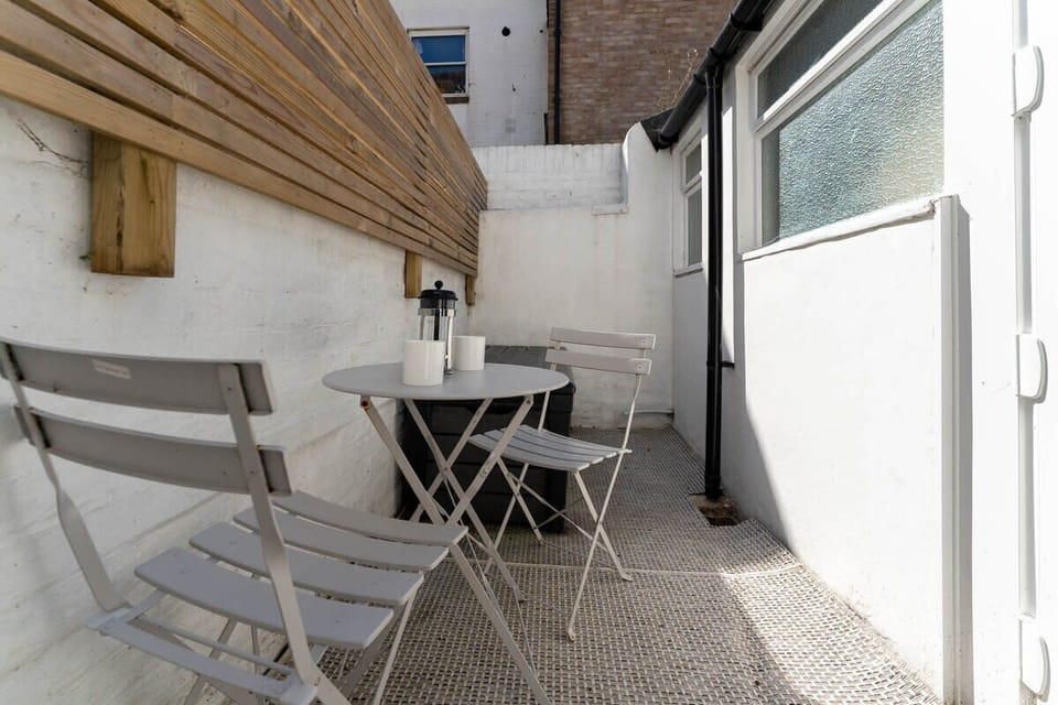The Navy at Frederick Gardens, Brighton and Hove - Host & Stay