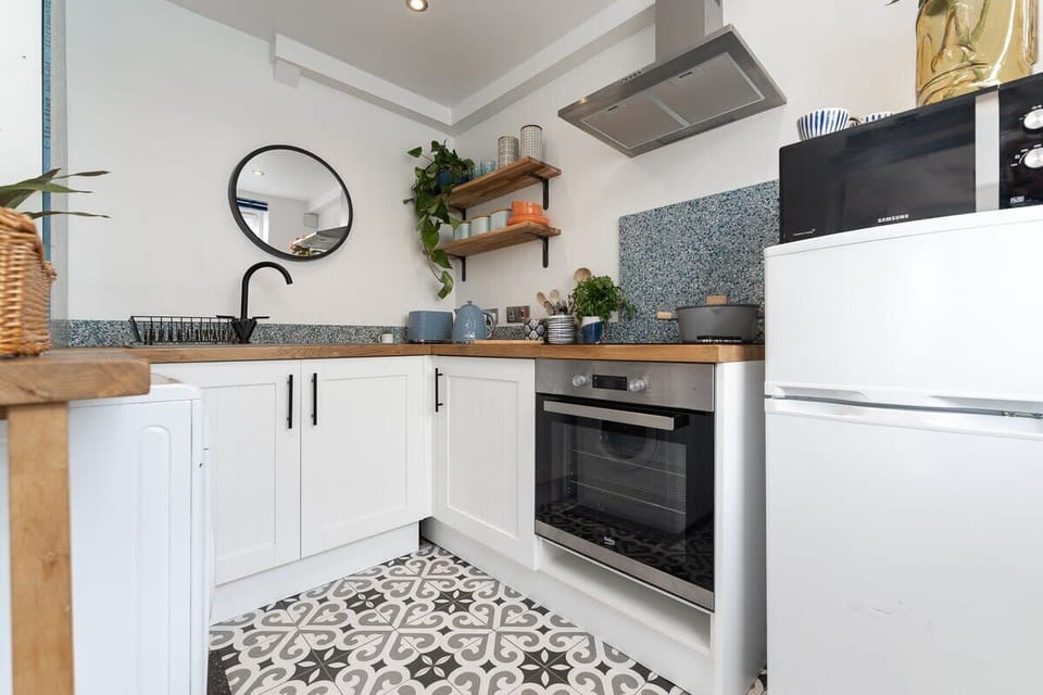 Fully equipped and functional kitchen area
