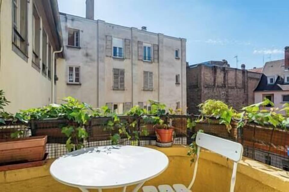 A small balcony to enjoy the beautiful days 