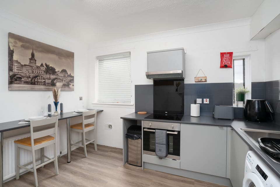 Apartment | Private kitchen | Fridge, microwave, oven, stovetop