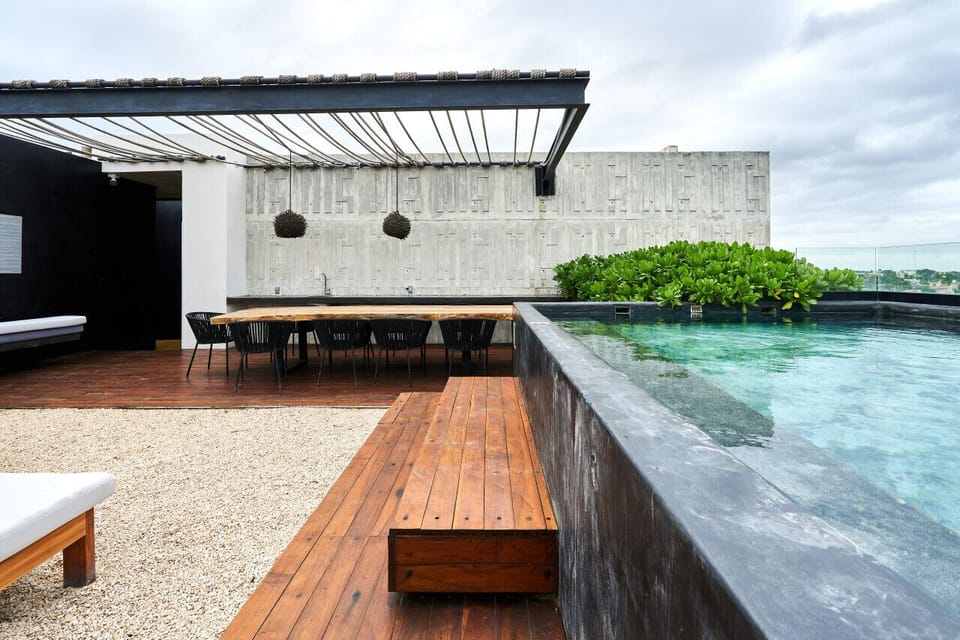 SHARED TERRACE WIIHT POOL