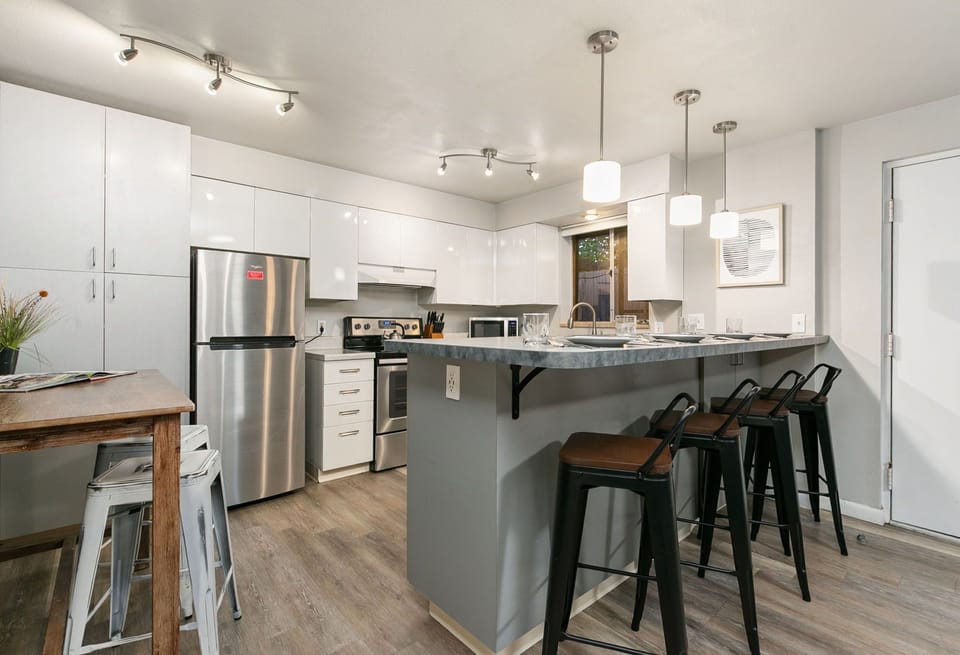 220 Peterson St. (Unit 1) | Kitchen and Dining Area