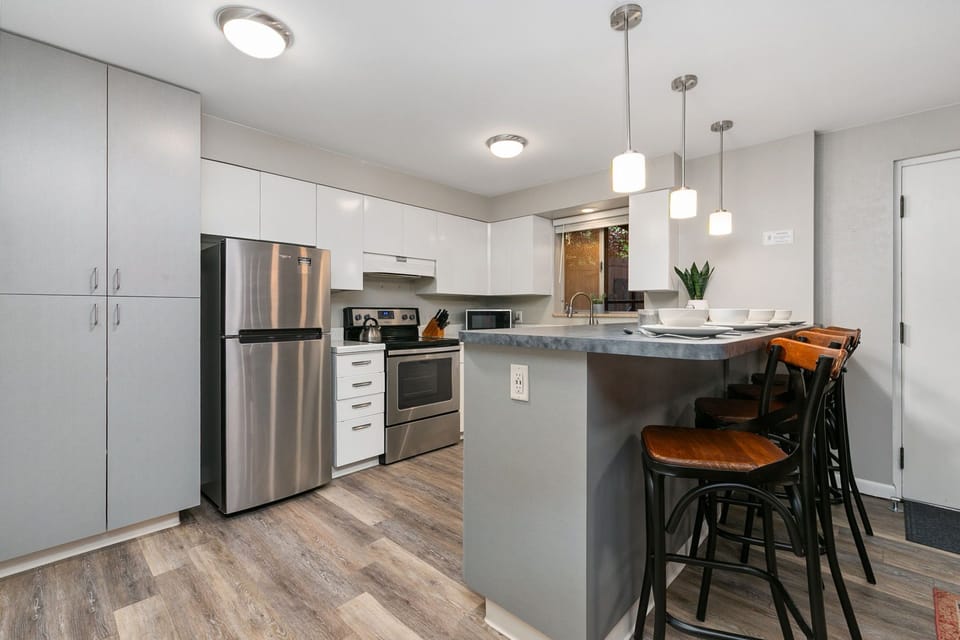 220 Peterson St. (Unit 3) | Kitchen and Dining Area