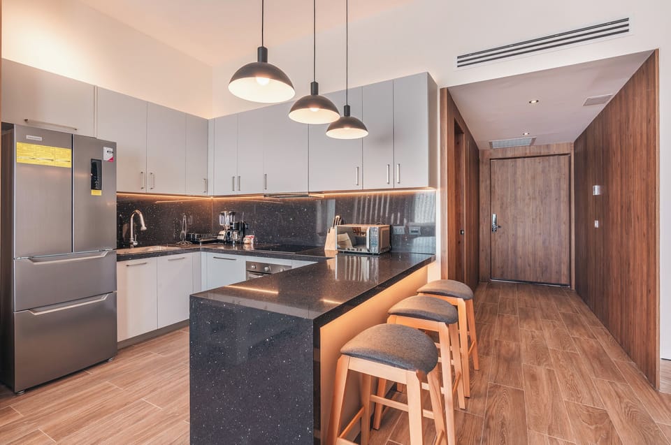 Junior Studio Suite | Private kitchen | Oven, stovetop, coffee/tea maker, cookware/dishes/utensils