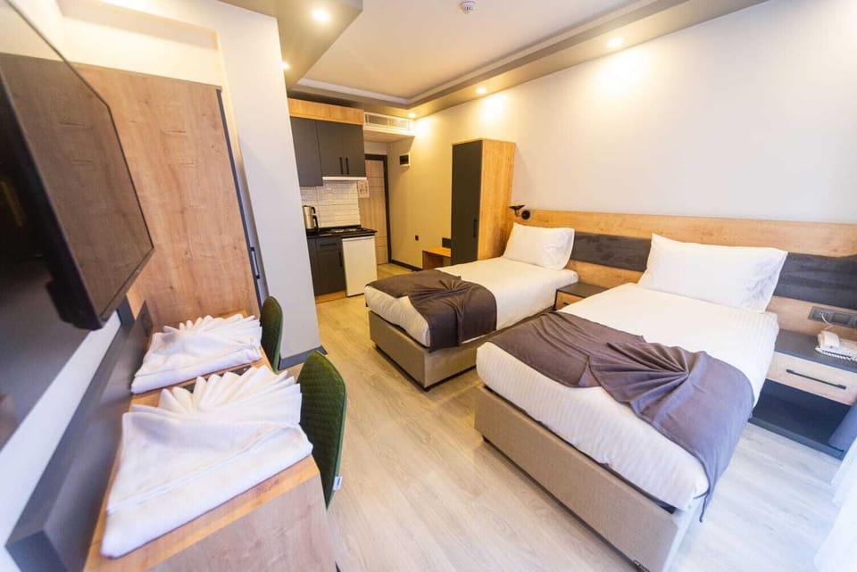 Comfort Triple Room | In-room safe, desk, laptop workspace, blackout drapes