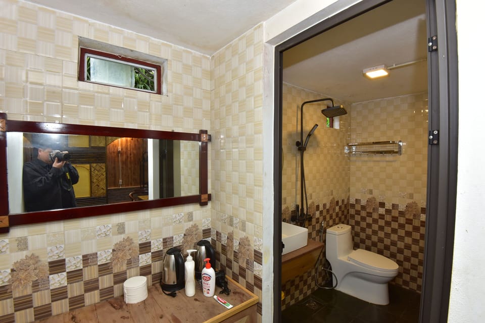 City Shared Dormitory, Mixed Dorm | Bathroom | Shower, rainfall showerhead, hair dryer, slippers