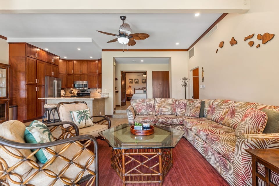 Great room with queen sofa sleeper, open up to lanai, smart TV, dining area, Central AC, free wifi and kitchen
