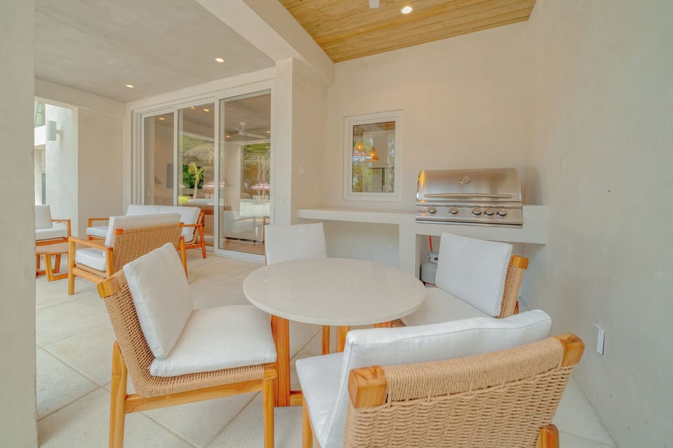 private porch dining with grill
