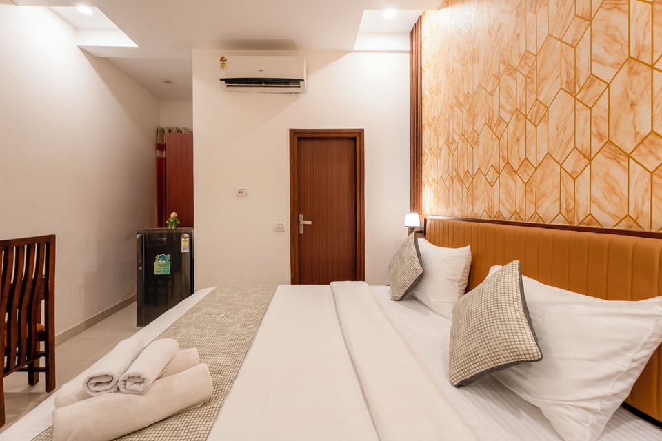 Deluxe Double Room | Premium bedding, down comforters, desk, laptop workspace