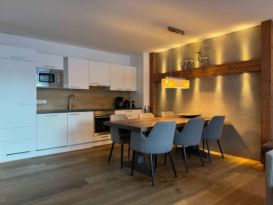 Apartment | Dining