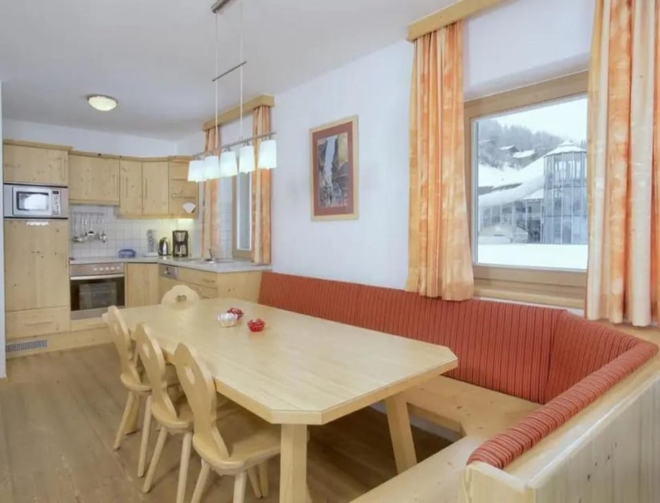 House | Dining