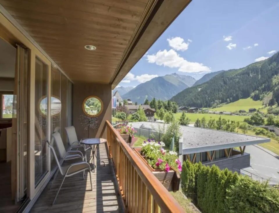 House | Balcony