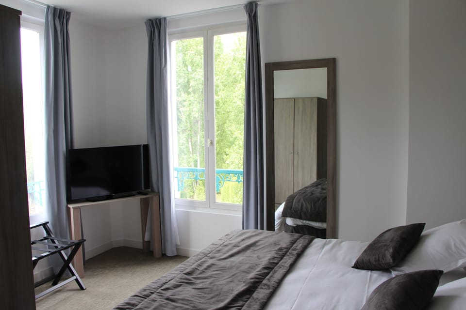 Superior Double Room | Premium bedding, minibar, in-room safe, desk
