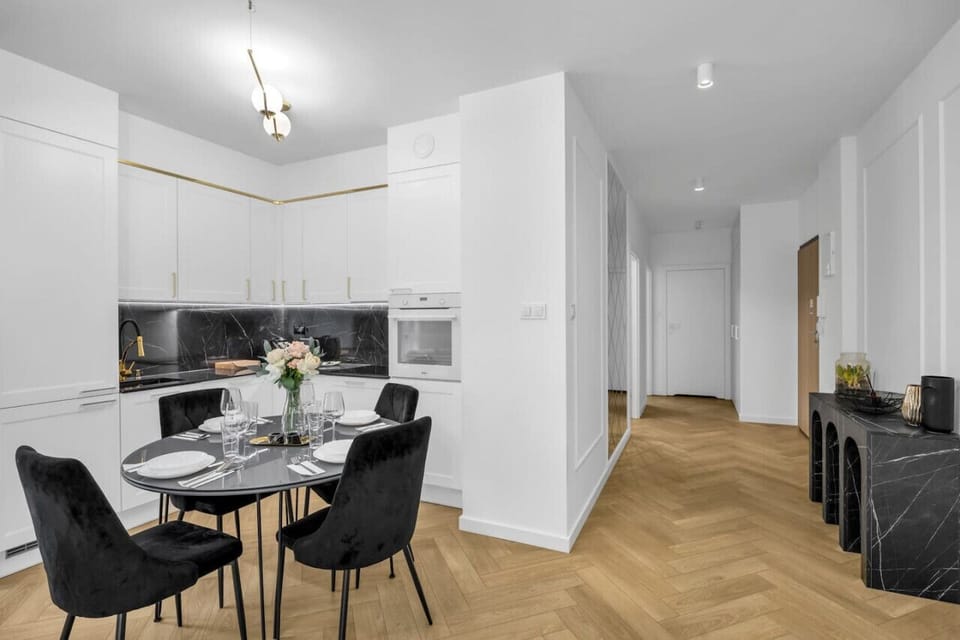 Dining Area and Kitchen | Book Now with RENTUJEMY.COM