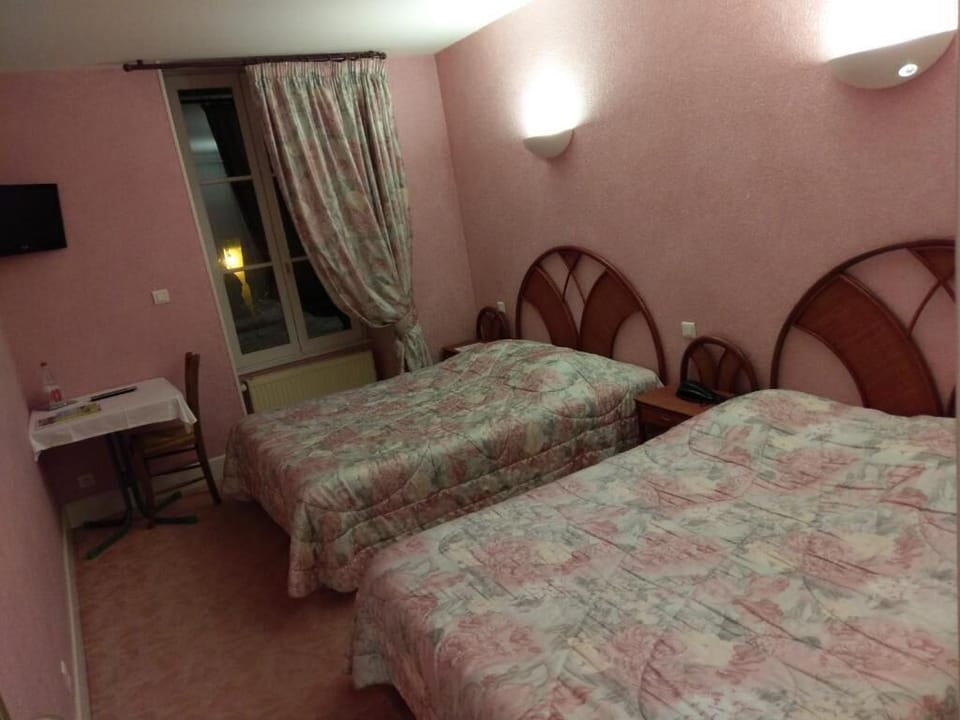 Basic Quadruple Room, 2 Double Beds | Free WiFi