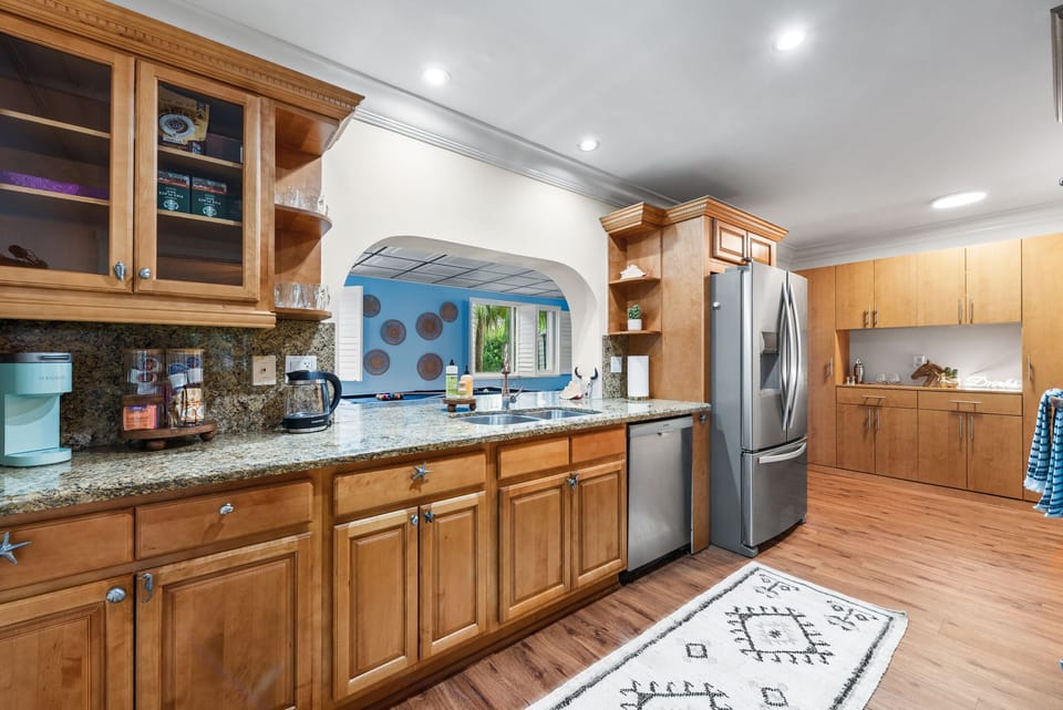 Full kitchen