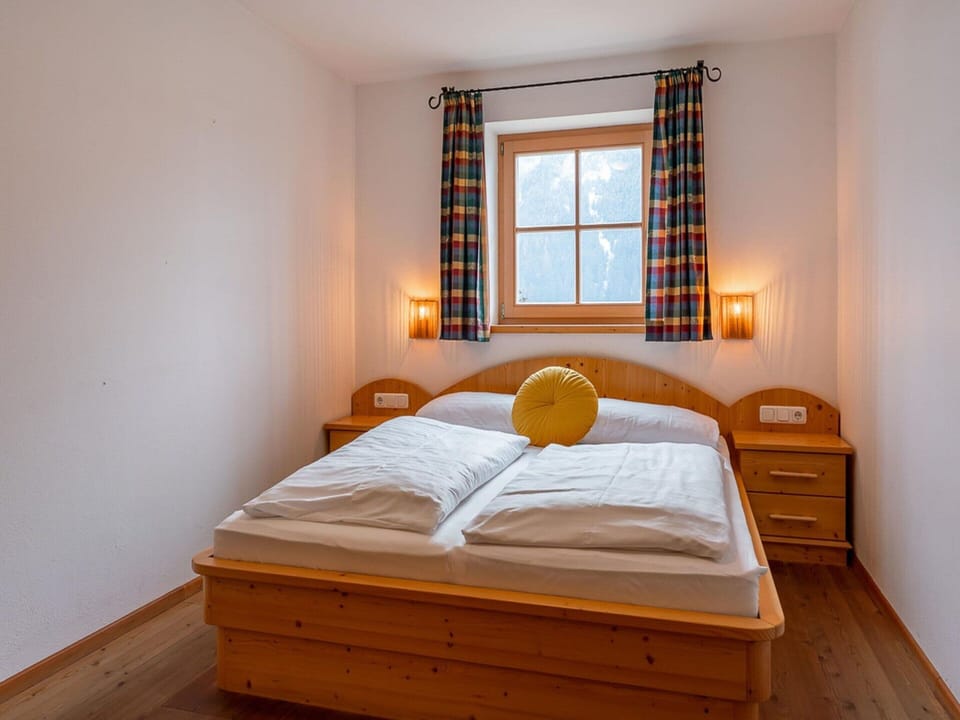 Chalet | 5 bedrooms, individually furnished, bed sheets