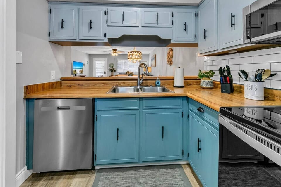 full kitchen