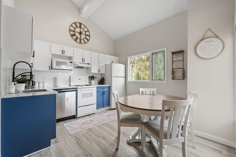 Full kitchen with a 4-person dining set & mountain views.