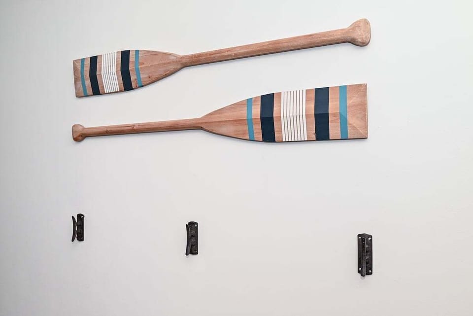 Rustic wooden oars give a nautical touch and bring local character into the space.