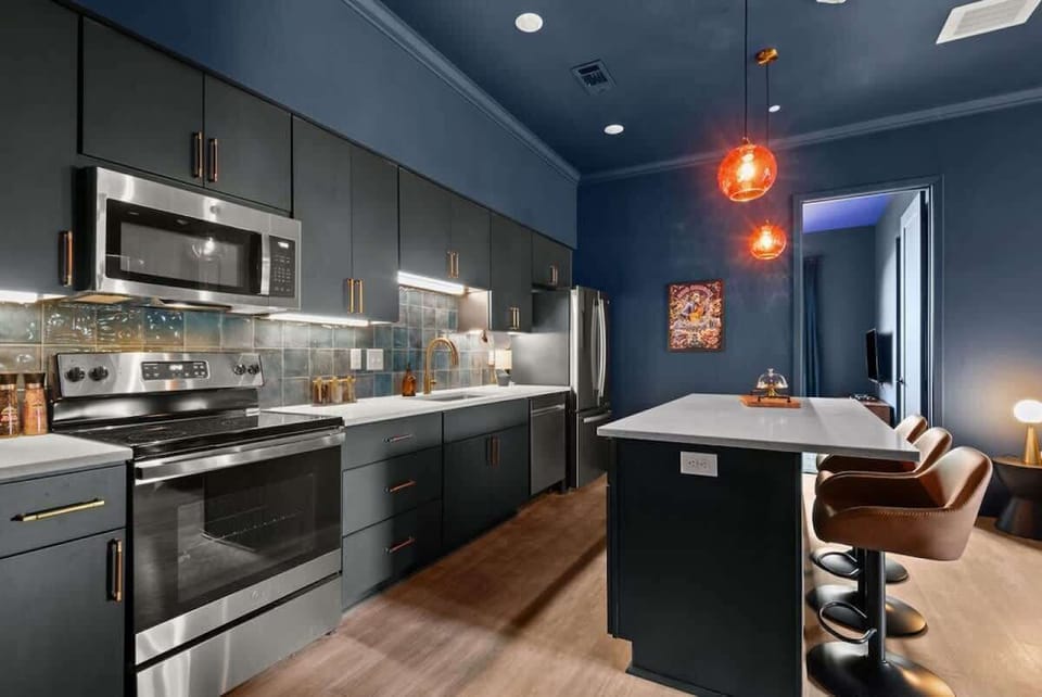 Large open kitchen with luxury appliances, stocked with all the essentials ( pots, pans, local coffee, tea, sugar. salt, pepper, olive oil, etc)