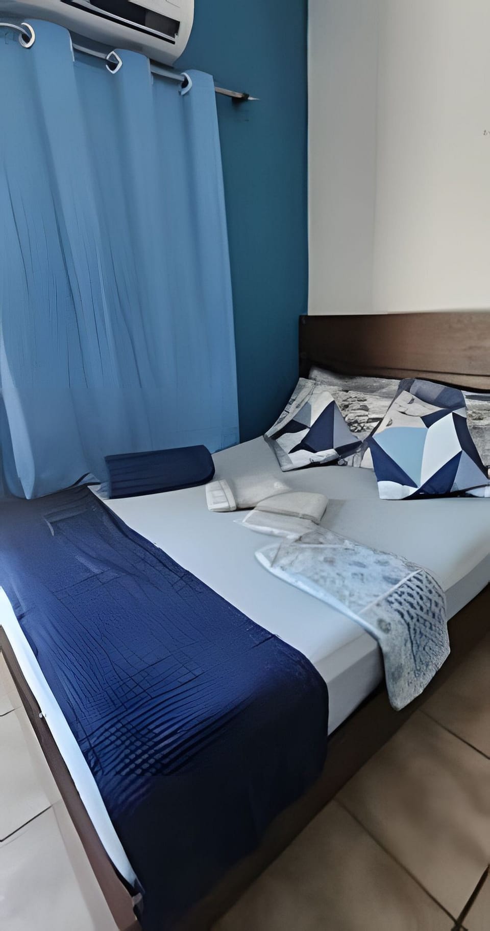 1 bedroom, desk, free WiFi, bed sheets