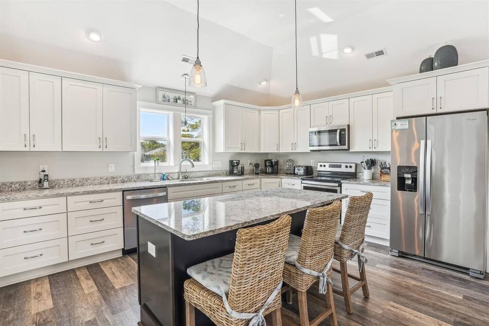 Eat-in Kitchen, see your family/friends over looking the living room
