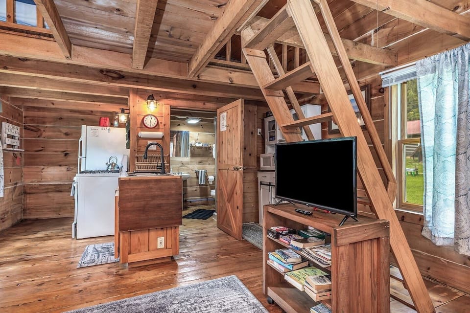 Kitchen and living area with TV - Cosy space!