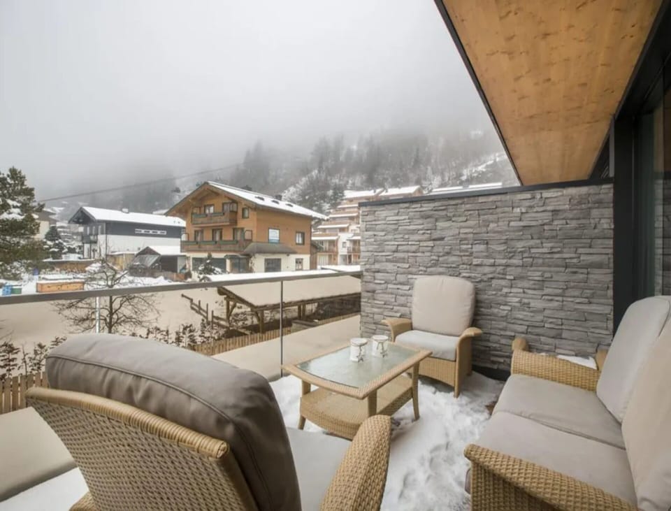 House | Balcony
