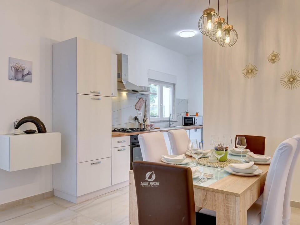 Apartment | Private kitchen | Electric kettle, cookware/dishes/utensils