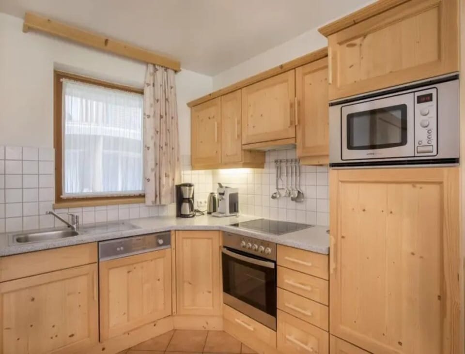 House | Private kitchen | Coffee/tea maker, fridge, microwave, oven