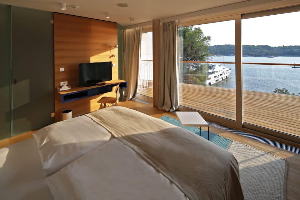 Premium bedding, minibar, in-room safe, desk