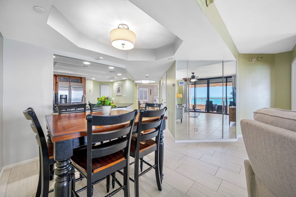 Dinning area for six