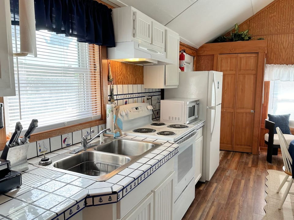 NH339B: Beach Angel | Kitchen Area