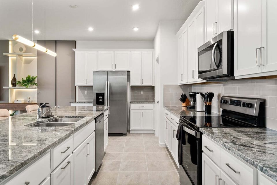 Fully equipped kitchen with all the appliances you need to prepare delicious meals.